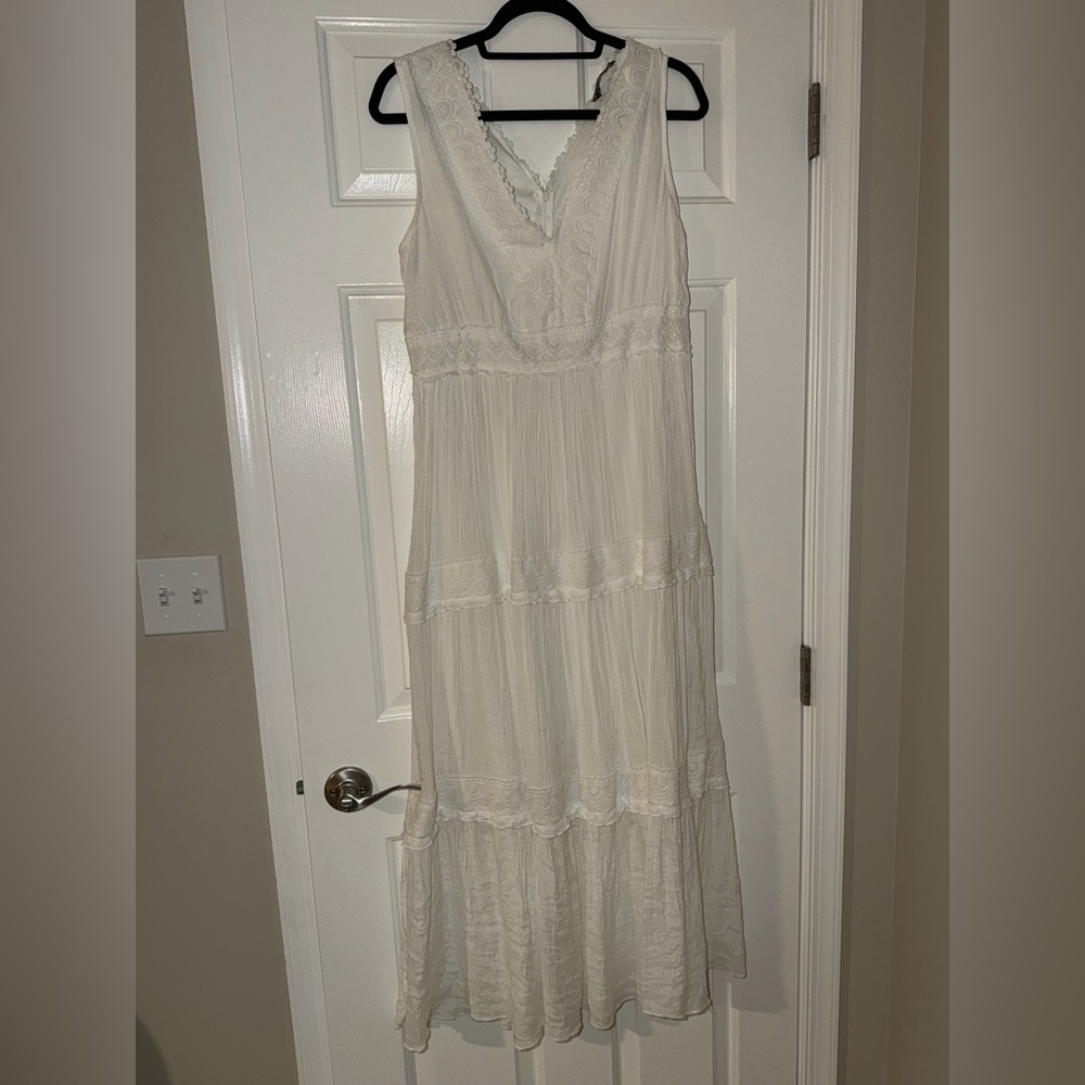Elegant White Lace Maxi Dress